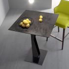 Högt fyrkantigt soffbord i lutande metall och matt keramikskiva - Coriko Viadurini