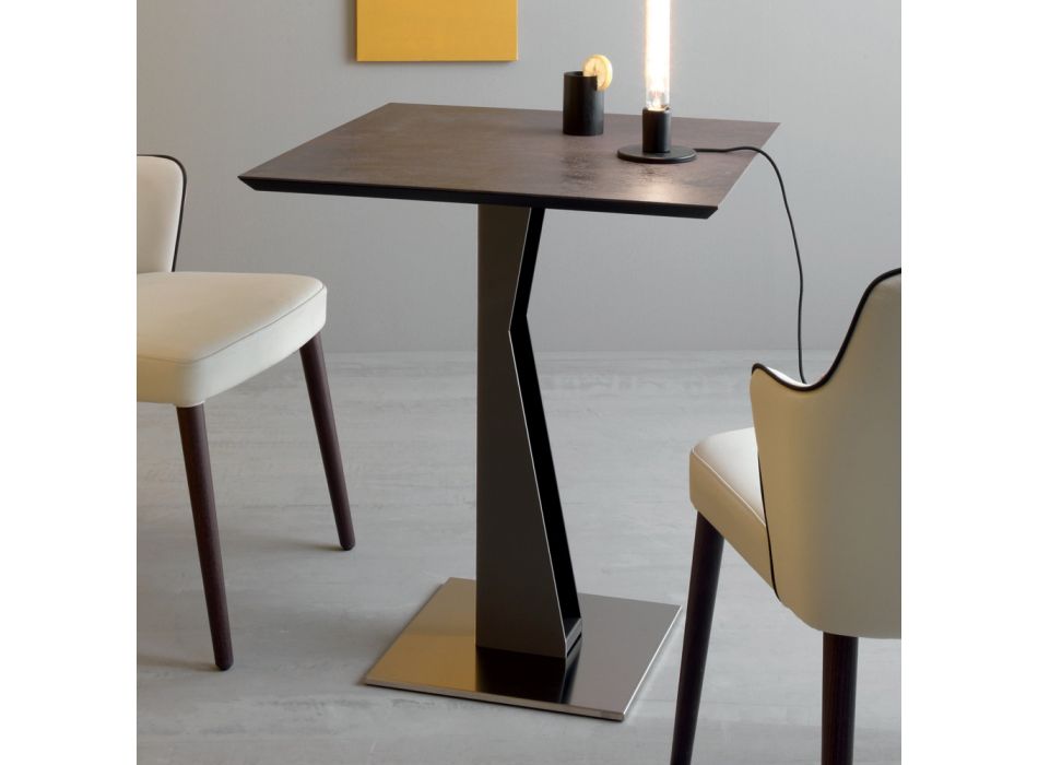 Högt fyrkantigt soffbord i lutande metall och matt keramikskiva - Coriko Viadurini
