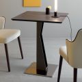 Högt fyrkantigt soffbord i lutande metall och matt keramikskiva - Coriko