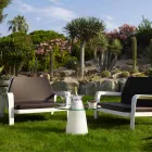 Slide Peak low table (H50) polyeten och glas tillverkat i Italien Viadurini