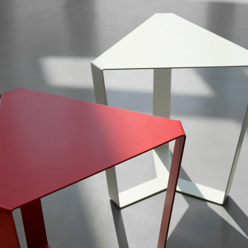 Made in Italy Designfärgat metallsoffbord - Yasmine Viadurini