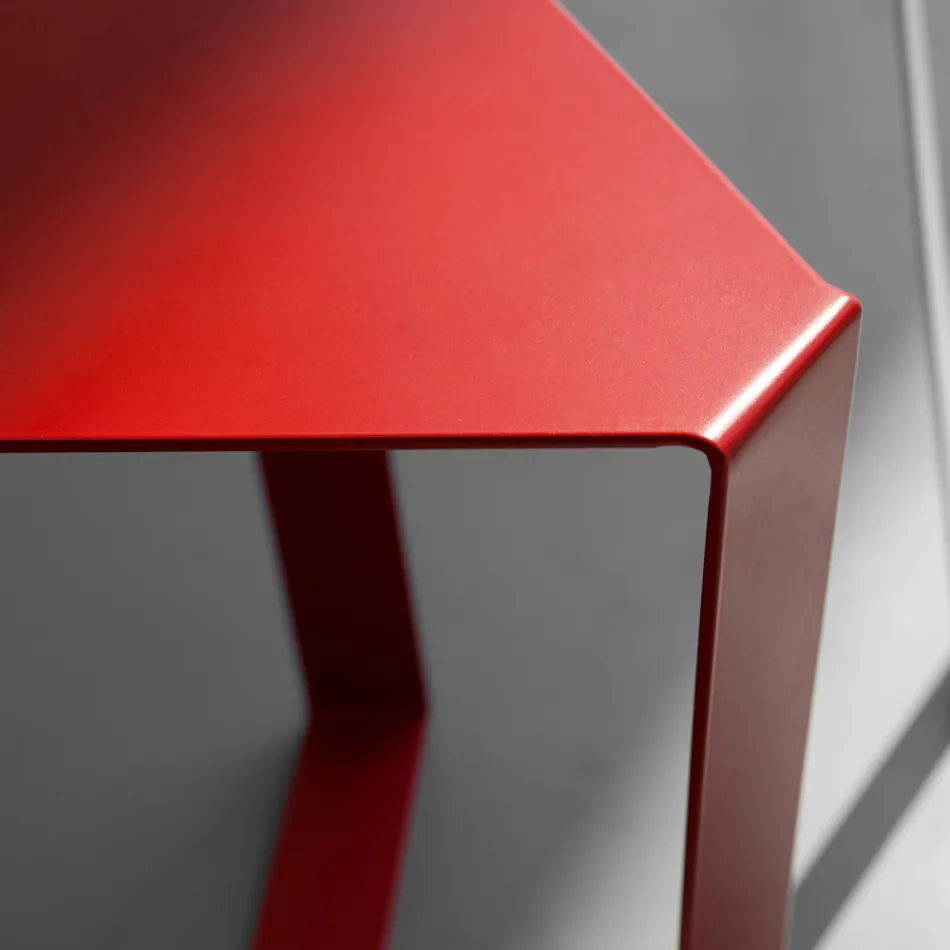 Made in Italy Designfärgat metallsoffbord - Yasmine Viadurini