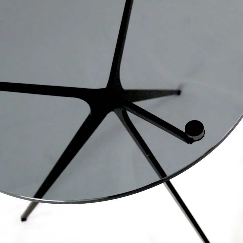 Soffbord med rund glasskiva och 3 ben Tillverkat i Italien - Siste Viadurini
