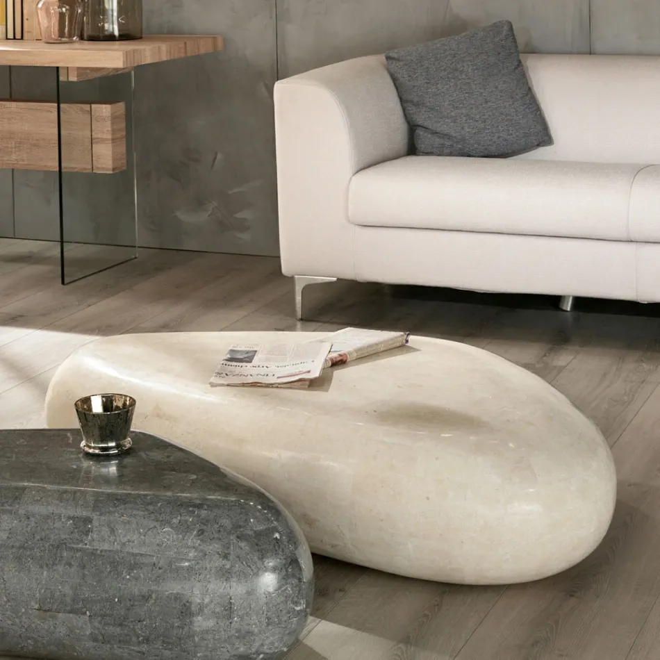 Modernt soffbord i formad fossil sten - Beth Viadurini