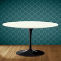 Eero Saarinen H 41 ovalt tulpan soffbord i Moonè keramik tillverkat i Italien - scharlakansröd