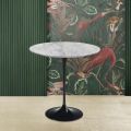 Tulip Eero Saarinen H 52 Runt soffbord i Arabesque Marble Made in Italy - Scarlet