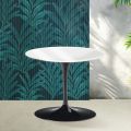Saarinen Tulip soffbord H 39 cm i blank vit Florim keramik - Scharlakansröd