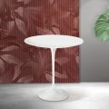 Saarinen Tulip soffbord H 52 cm i mattvit Florim keramik - Scharlakansröd