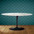 Saarinen Tulip soffbord, ovalt, höjd 41 cm, blank keramik, tillverkat i Italien - scharlakansröd