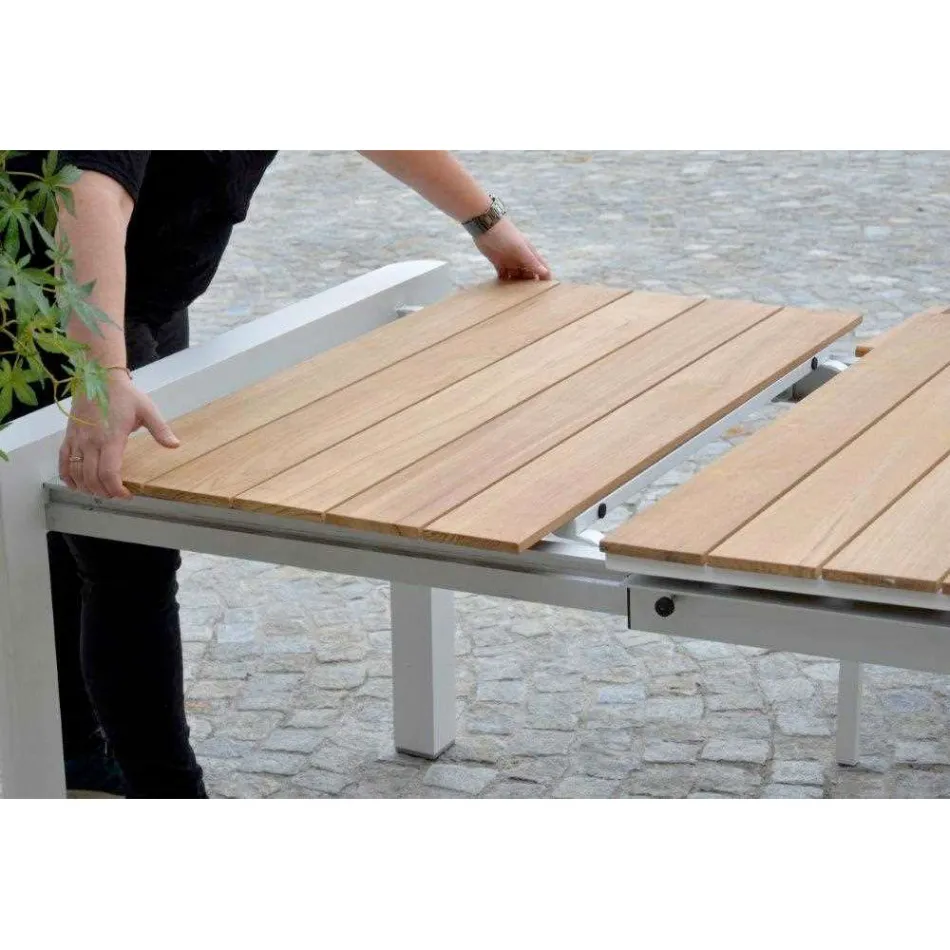Utdragbart bord 240 cm i vit aluminium och skiva i teak - Diary Viadurini