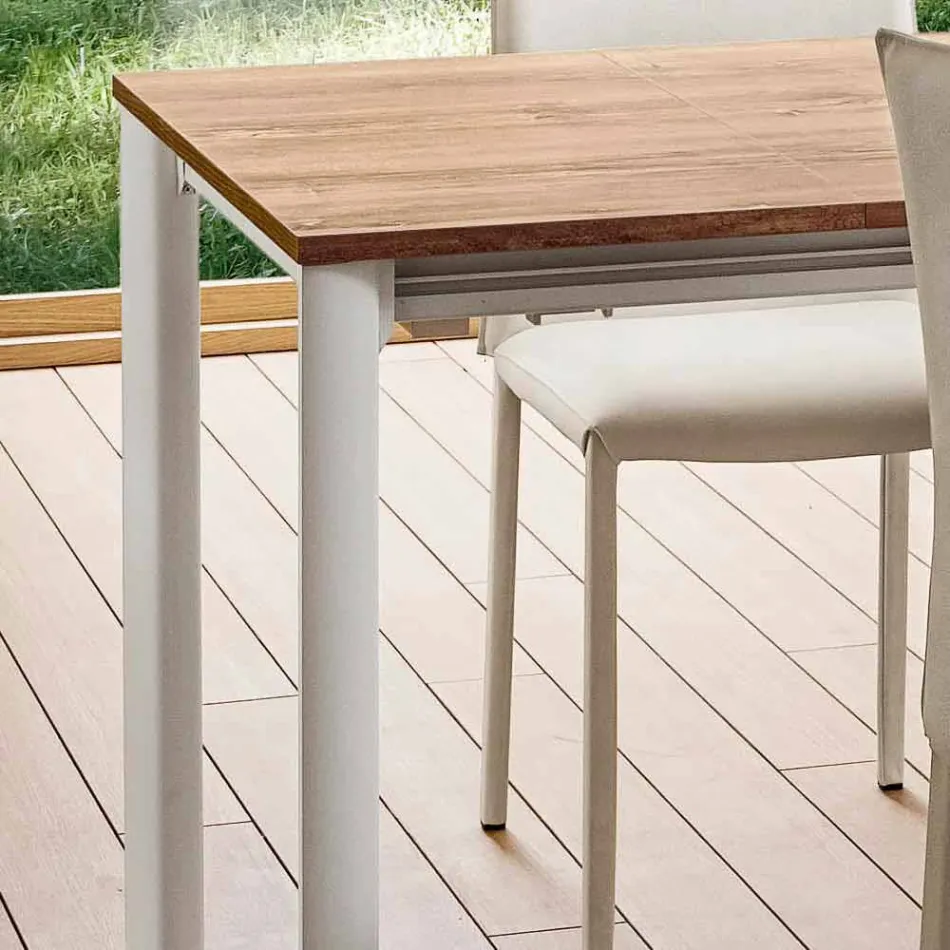 Utdragbart köksbord Upp till 240 cm träeffekt tillverkat i Italien - maltesiskt Viadurini