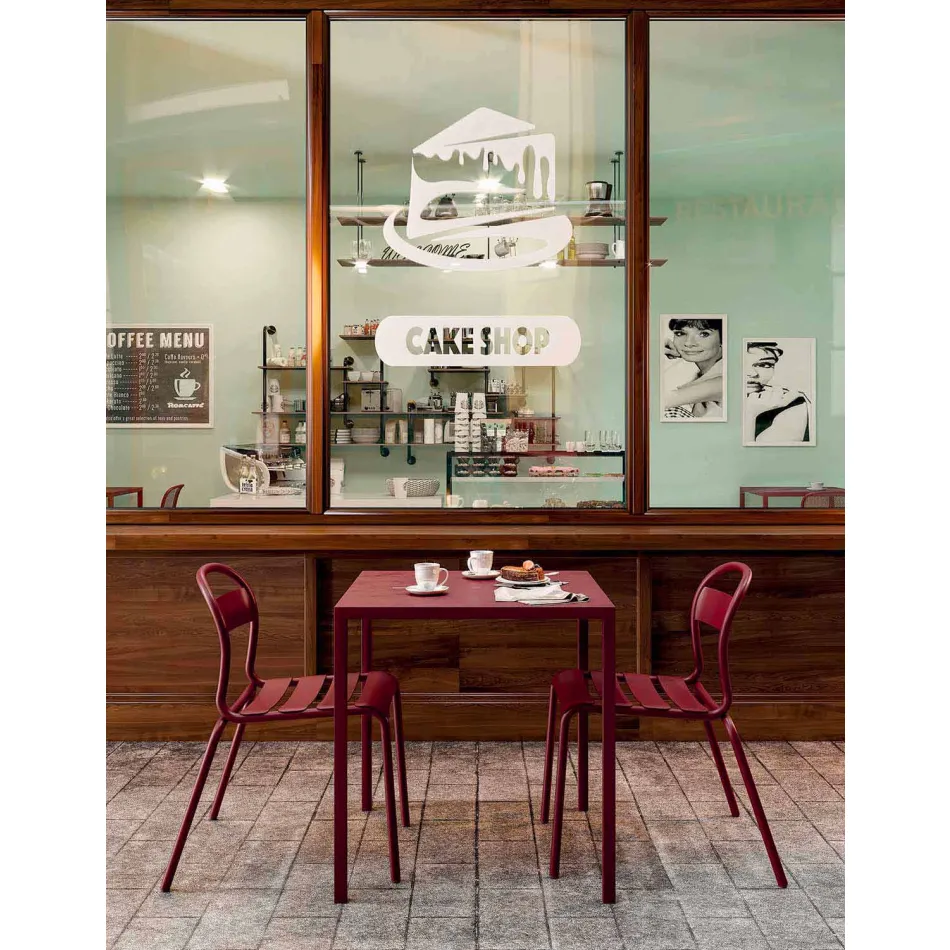 Fyrkantigt utomhusbord tillverkat i Italien - Benedict Viadurini