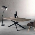 Design matbord i ek och metall gjord i Italien Oncino
