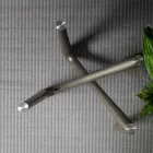 Runt matbord i genomskinligt glas och ben av polyuretan - Stalto Viadurini