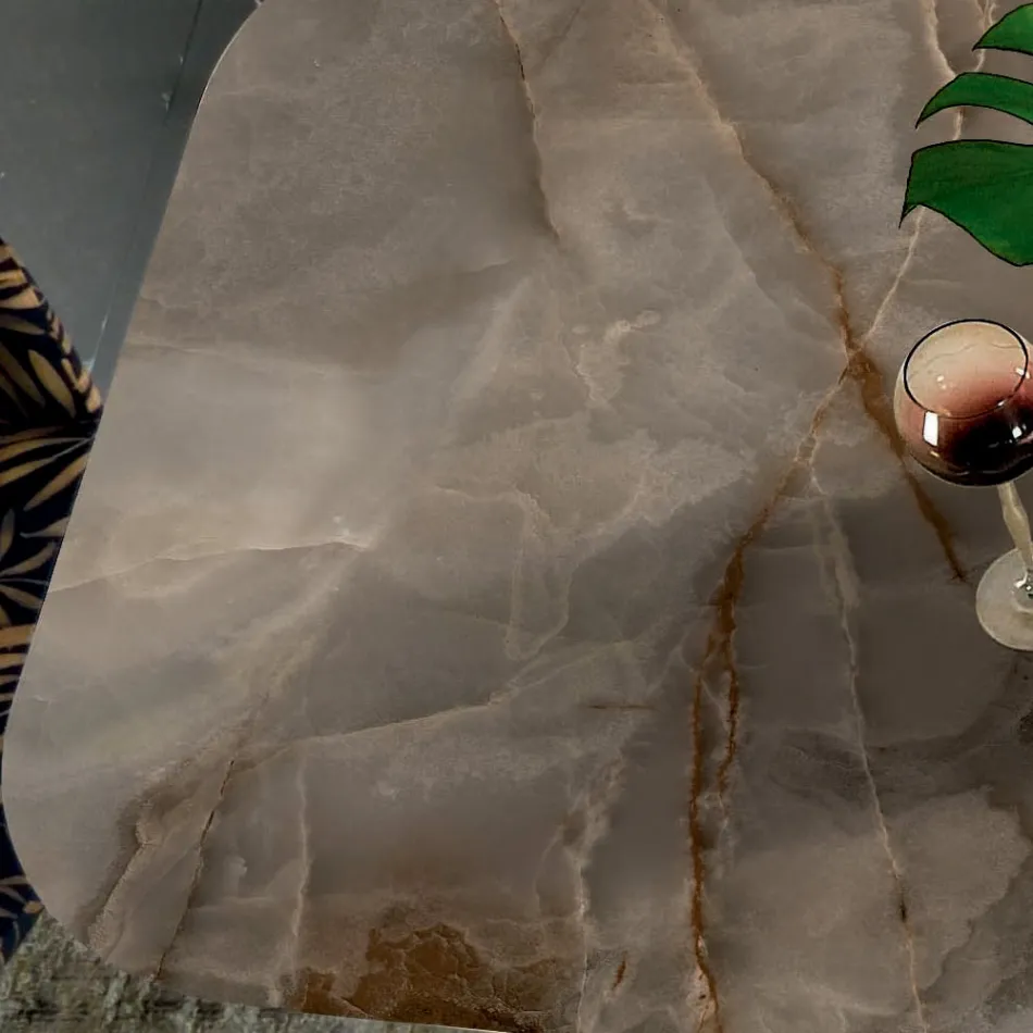 Fast bord med fatformad skiva i keramik Tillverkat i Italien - Settimmio Viadurini