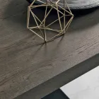 Modernt knutat ekträbord tillverkat i Italien Zerba Viadurini