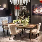 Tabell nyklassisk med massivt trä struktur och en marmorskiva Adam Viadurini