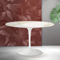 Saarinen Tulip runt bord H 74 cm i Florim Calacatta guld matt keramik - scharlakansröd