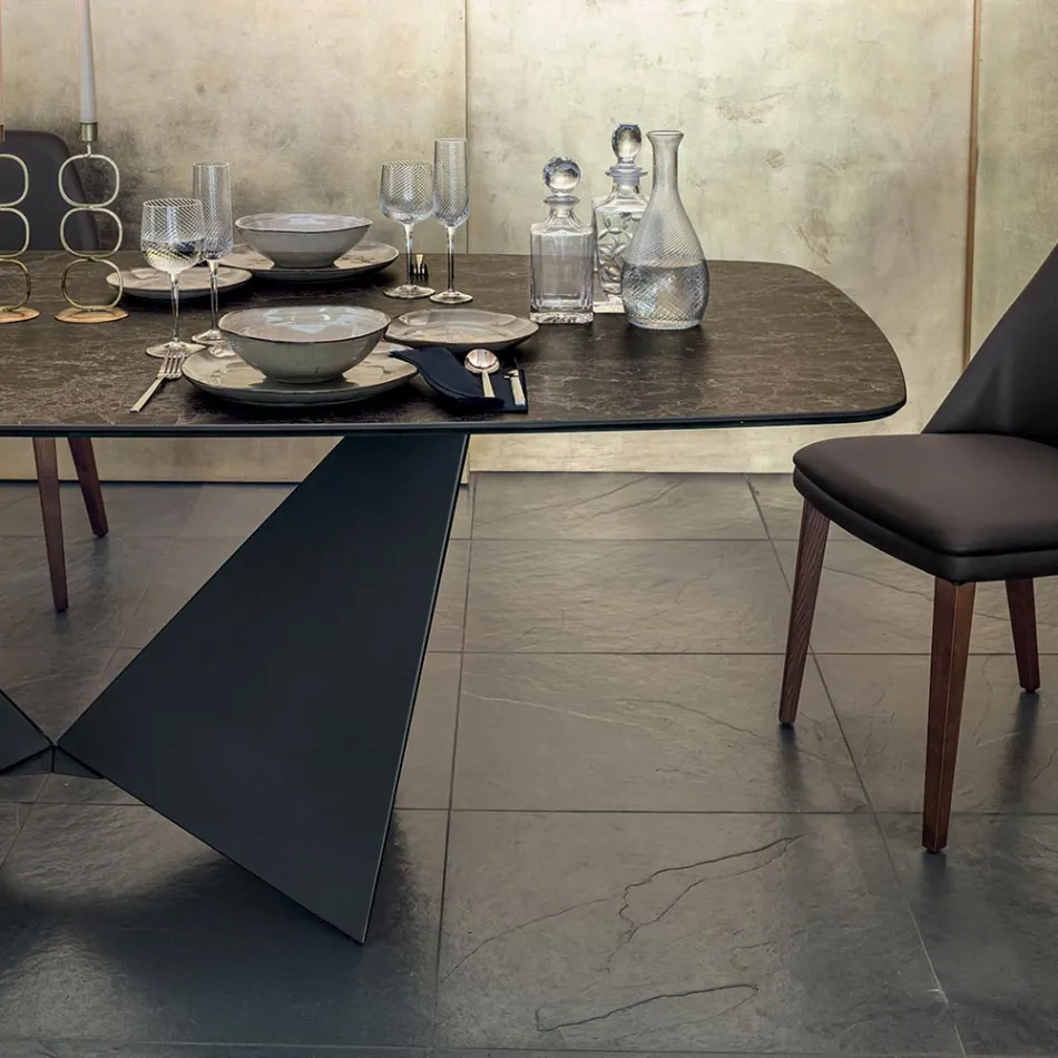 Bordsskiva i matt keramik och metallben - Monacco Viadurini