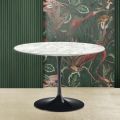 Tulip Eero Saarinen H 73 bord med Carrara marmorskiva tillverkad i Italien - Scarlet