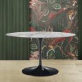 Eero Saarinen Tulpanbord H 74 med oval skiva i Arabescato-marmor Tillverkad i Italien - Scarlet