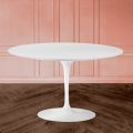 Eero Saarinen Tulip bord H 74 med vit skiva i flytande laminat MDF - Scarlet