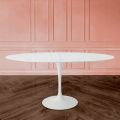 Eero Saarinen Tulip Bord H 74 Oval Utdragbar i Vit Flytande Laminat - Scarlet