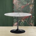 Tulip Table Saarinen H 74 med rund skiva i Arabescato-marmor Tillverkad i Italien - Scarlet