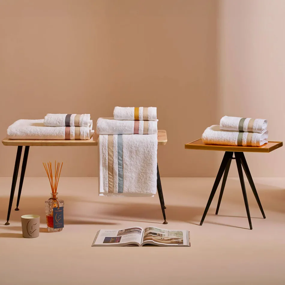 Duschhandduk i bomullsfrotté med dubbel volang i bomullspercale - Serenity Viadurini