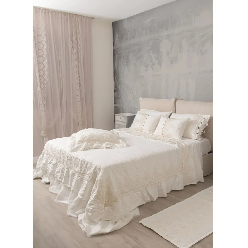 Lätt linnegardin med organza och gotiska broderier i lyxcentret - Marinella Viadurini