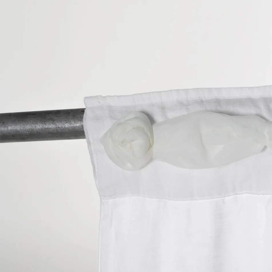 Vit linnegardin med organza och shabby designbroderi tillverkad i Italien - Marpessa Viadurini