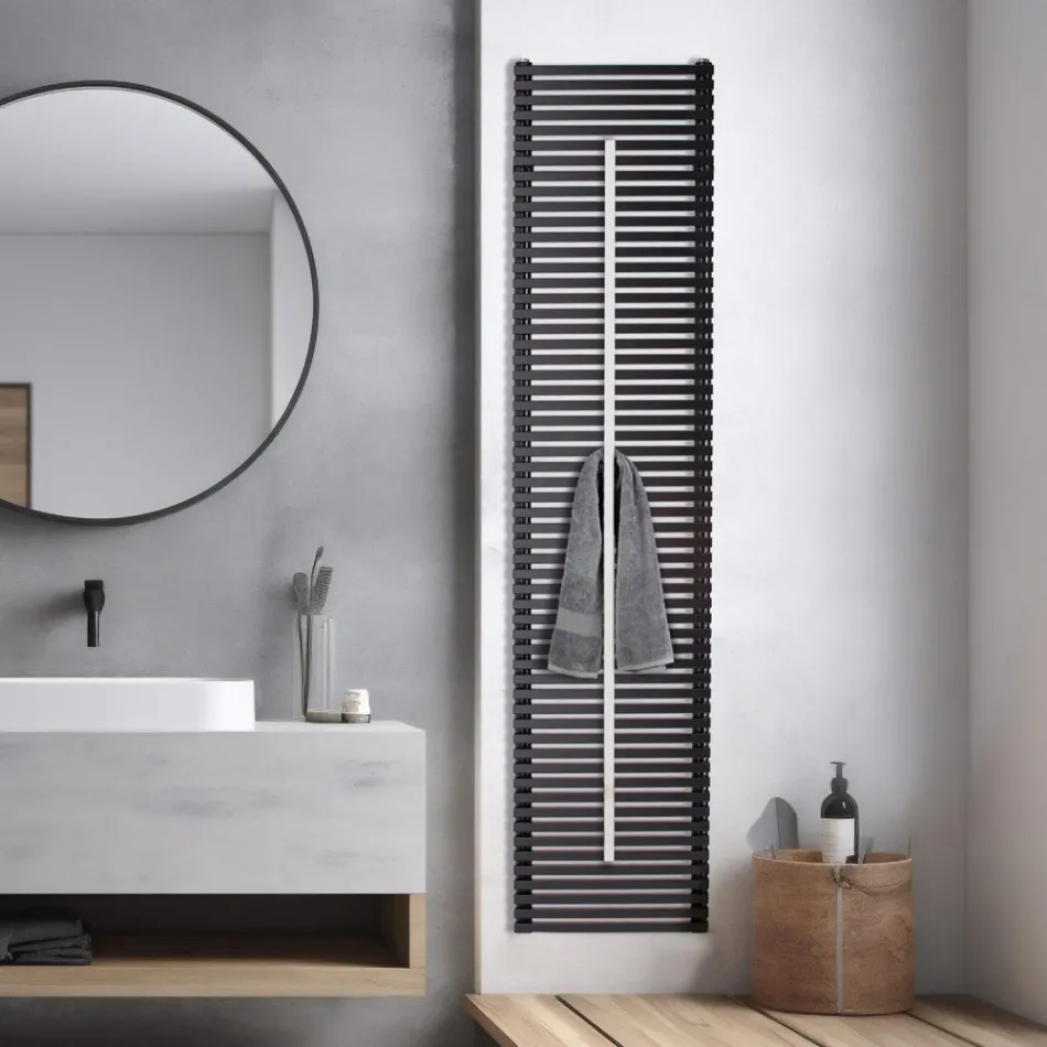 Kolstålsradiator med handdukstork Tillverkad i Italien - Lux Viadurini