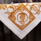 Hög konstnärlig linneduk med italiensk konsthandtryck - märken Viadurini