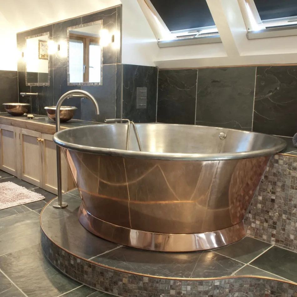 Vintage fristående badkar i koppar, vitt järnpläterat Vanessa Viadurini
