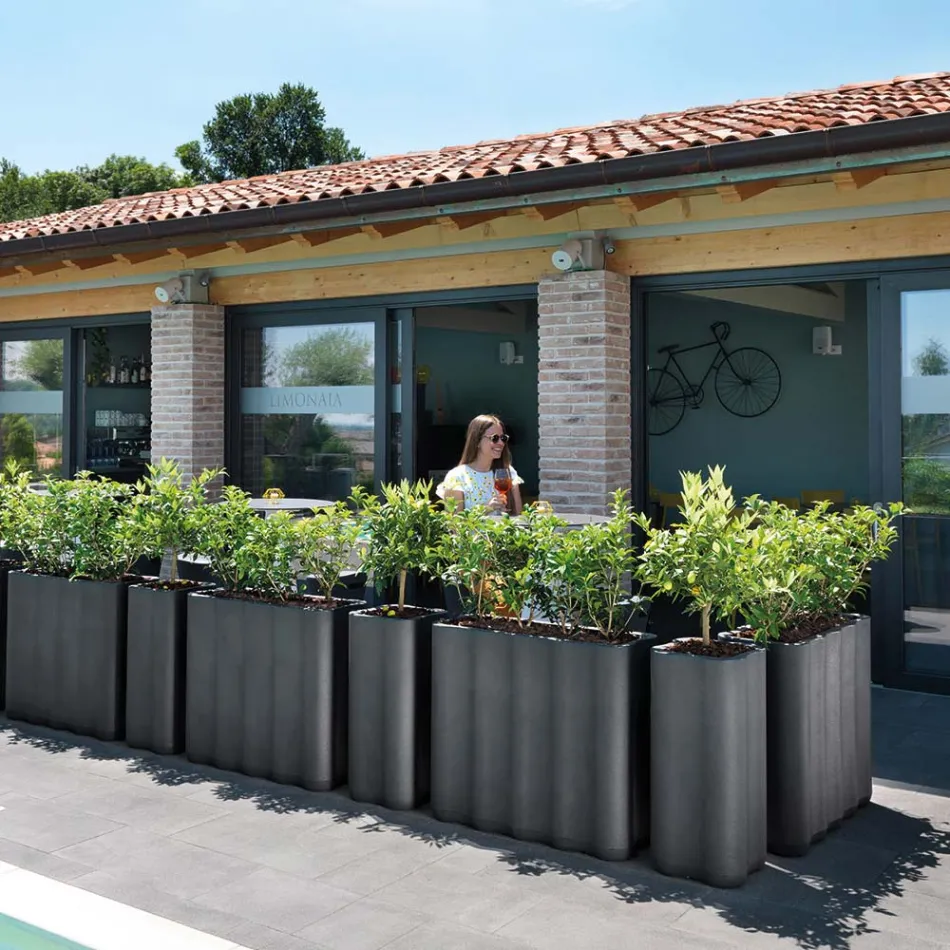 Utomhusvas i färgad polyeten 2 storlekar Tillverkad i Italien - Barbia Viadurini