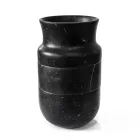 Vasdekor i vit Carrara-marmor och svart Marquinia-design - Calar Viadurini