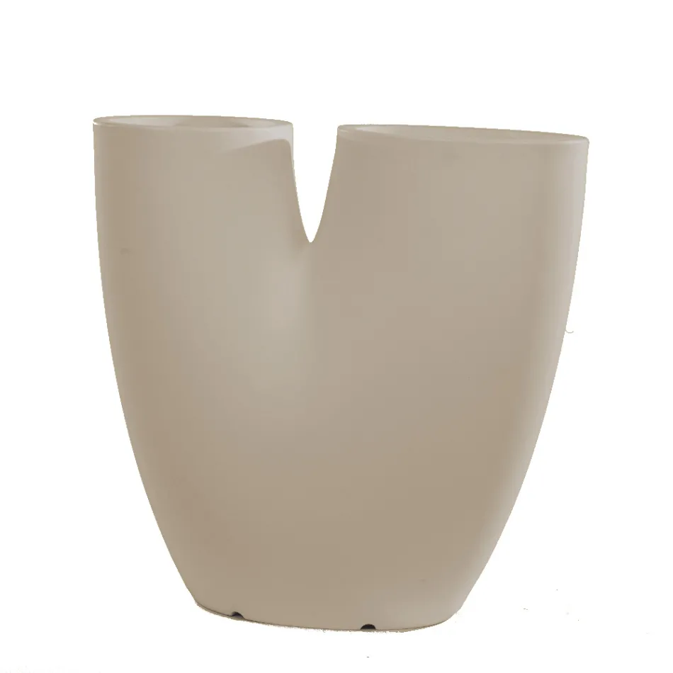 Modern färgad trädgårdsvas i polyeten Tillverkad i Italien - Flowes Viadurini