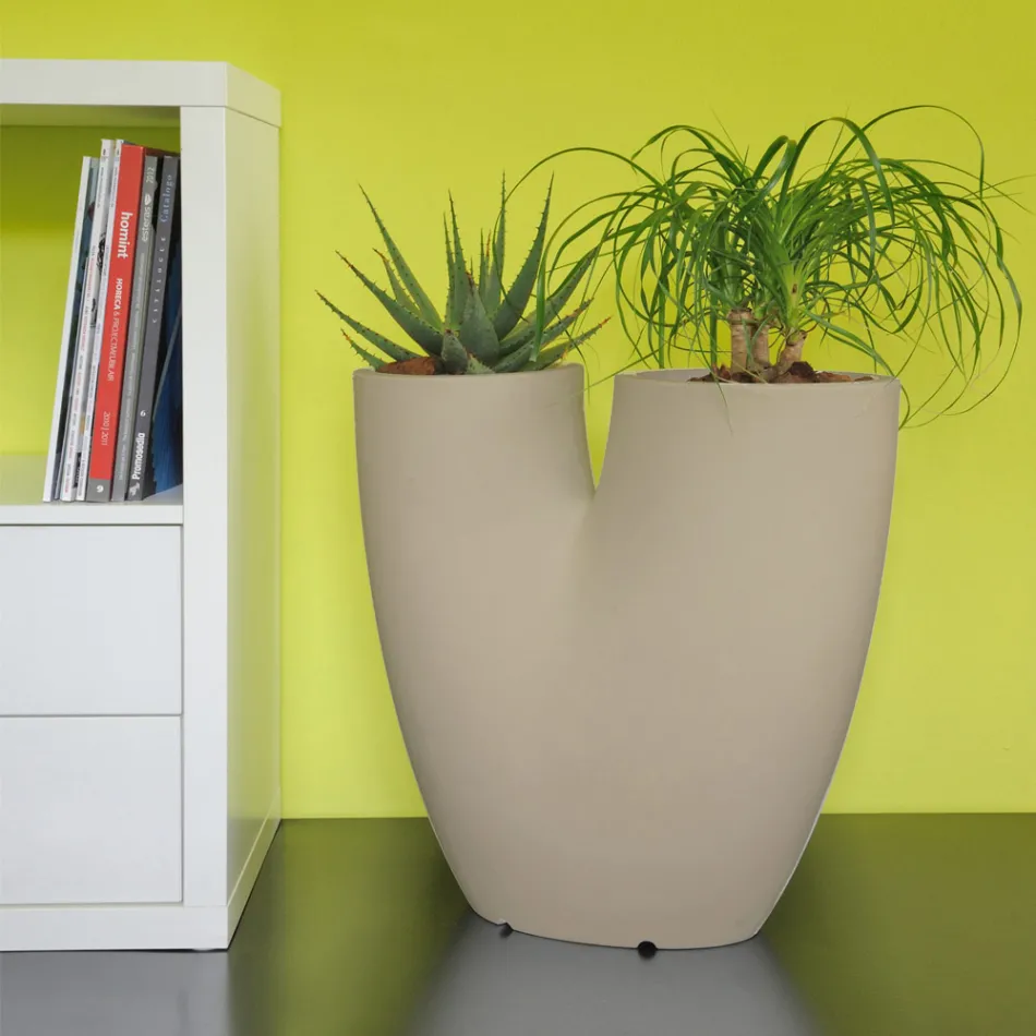 Modern färgad trädgårdsvas i polyeten Tillverkad i Italien - Flowes Viadurini