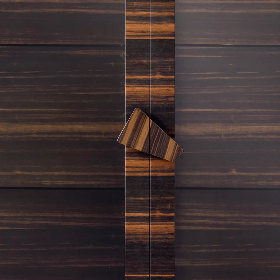 Grilli Zarafa massivt träskåp med 2 dörrar gjorda i Italien av design Viadurini