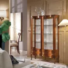 Trävitrin i klassisk stil med dörrar och lådor tillverkad i Italien - Versaille Viadurini